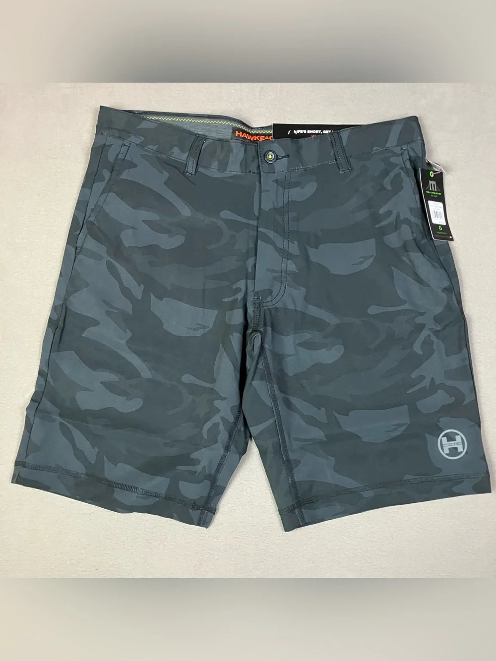 Hawke & Co. Men’s Size 32 Stretch Hybrid Performance Shorts Black Camo NWT!